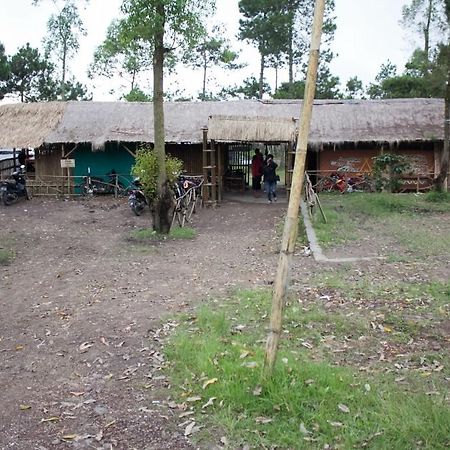 Готель Papandayan Camping Ground Cileuleuy Екстер'єр фото