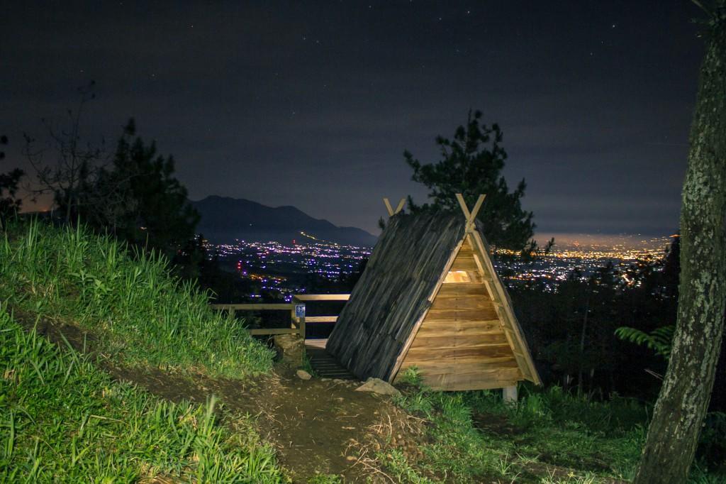 Готель Papandayan Camping Ground Cileuleuy Екстер'єр фото